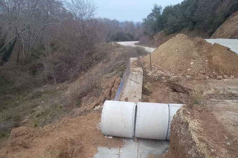 Σε εξέλιξη τα έργα αποκατάστασης του δρόμου